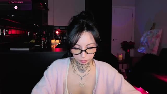 Gallery image thumbnail from Alice's myfreecams stream on, 01/26/2026, 24:00 image 4 of 20