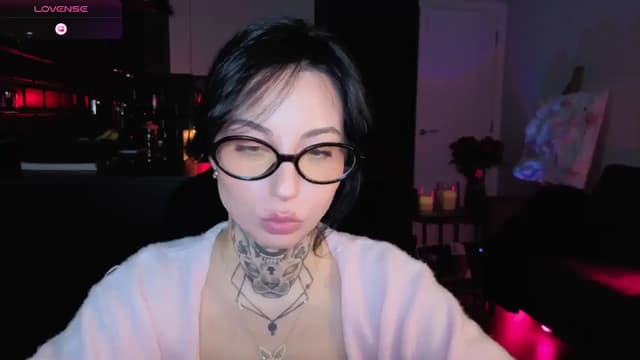 Gallery image thumbnail from Alice's myfreecams stream on, 01/26/2026, 24:52 image 17 of 20