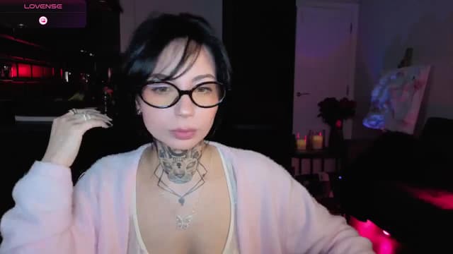Gallery image thumbnail from Alice's myfreecams stream on, 01/26/2026, 24:52 image 15 of 20