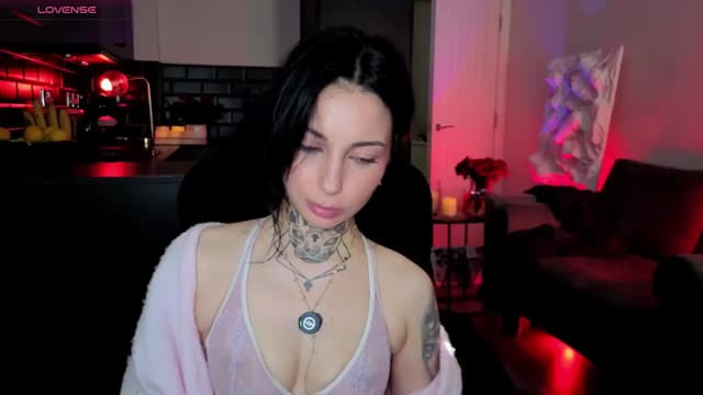 Gallery image thumbnail from Alice's myfreecams stream on, 04/19/2026, 10:23 image 11 of 20