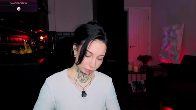 Gallery image thumbnail from Alice's myfreecams stream on, 04/19/2026, 14:29 image 12 of 20