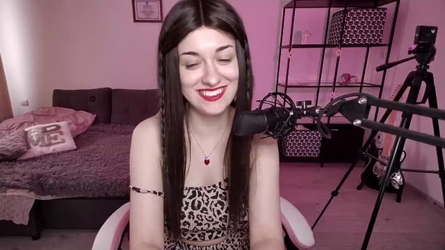 Gallery image thumbnail from Alora's myfreecams stream on, 07/16/2024, 17:08 image 15 of 20