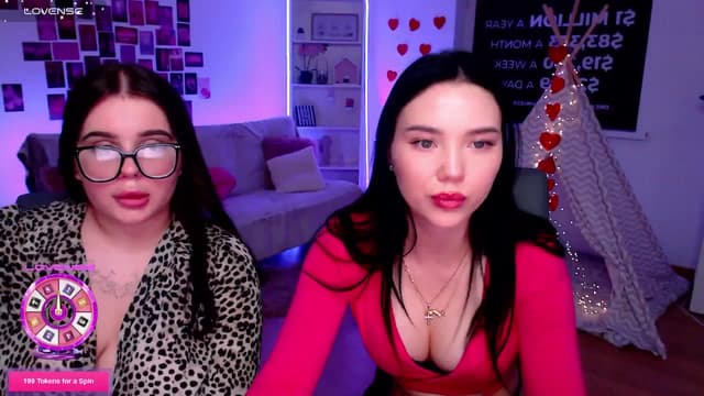Gallery image thumbnail from Aluvi's myfreecams stream on, 08/19/2025, 13:22 image 7 of 20