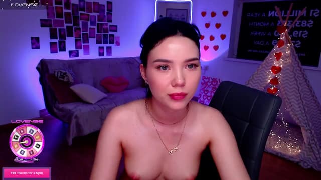 Gallery image thumbnail from Aluvi's myfreecams stream on, 08/19/2025, 15:42 image 16 of 20