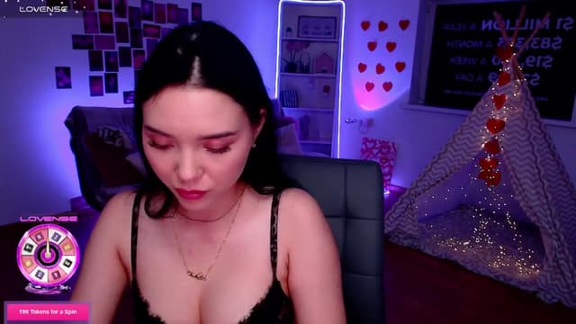 Gallery image thumbnail from Aluvi's myfreecams stream on, 08/19/2025, 15:42 image 4 of 20