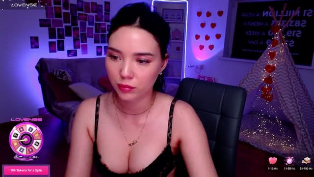 Gallery image thumbnail from Aluvi's myfreecams stream on, 08/19/2025, 15:42 image 17 of 20