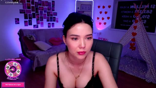 Gallery image thumbnail from Aluvi's myfreecams stream on, 08/19/2025, 15:42 image 18 of 20