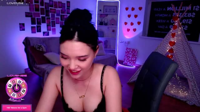 Gallery image thumbnail from Aluvi's myfreecams stream on, 08/19/2025, 15:42 image 11 of 20