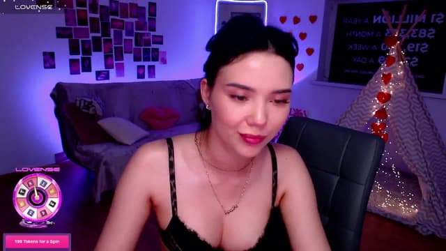 Gallery image thumbnail from Aluvi's myfreecams stream on, 08/19/2025, 15:42 image 15 of 20