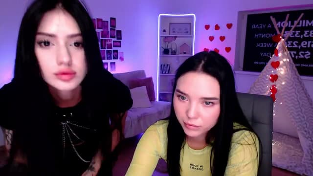 Gallery image thumbnail from Aluvi's myfreecams stream on, 08/31/2025, 12:53 image 19 of 20