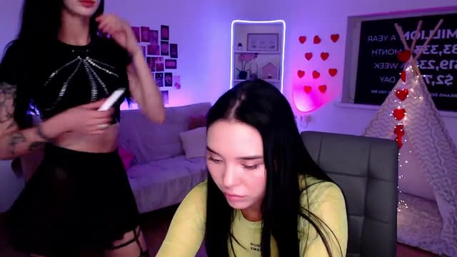 Gallery image thumbnail from Aluvi's myfreecams stream on, 08/31/2025, 12:53 image 20 of 20