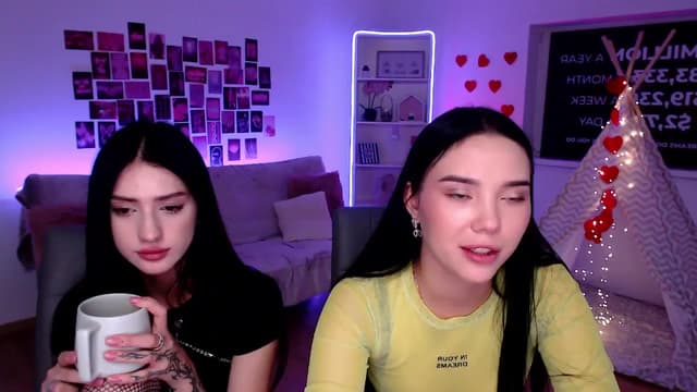 Gallery image thumbnail from Aluvi's myfreecams stream on, 08/31/2025, 13:58 image 11 of 20