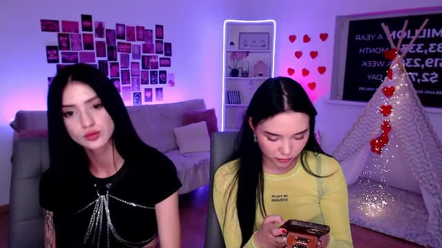 Gallery image thumbnail from Aluvi's myfreecams stream on, 08/31/2025, 13:58 image 18 of 20