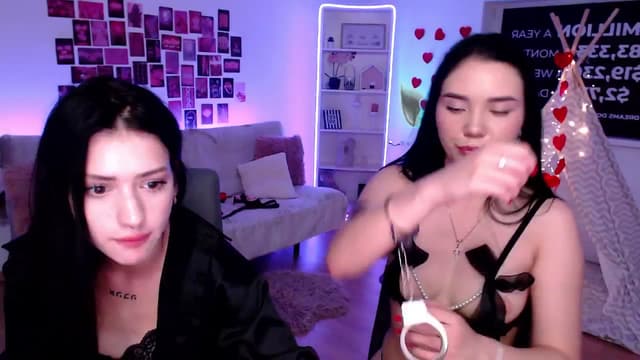 Gallery image thumbnail from Aluvi's myfreecams stream on, 09/04/2025, 14:08 image 7 of 20
