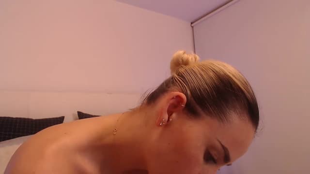 Gallery image thumbnail from AmyLi's myfreecams stream on, 12/16/2022, 06:47 image 16 of 20