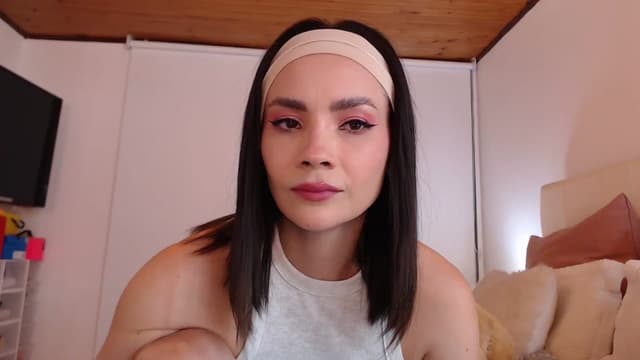 Gallery image thumbnail from AmyLi's myfreecams stream on, 12/14/2024, 06:32 image 16 of 20