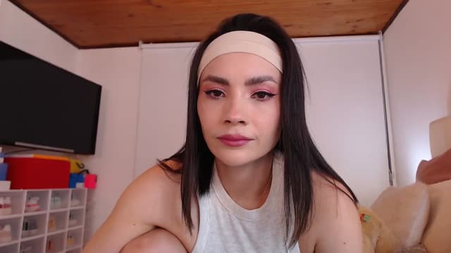 Gallery image thumbnail from AmyLi's myfreecams stream on, 12/14/2024, 06:32 image 3 of 20