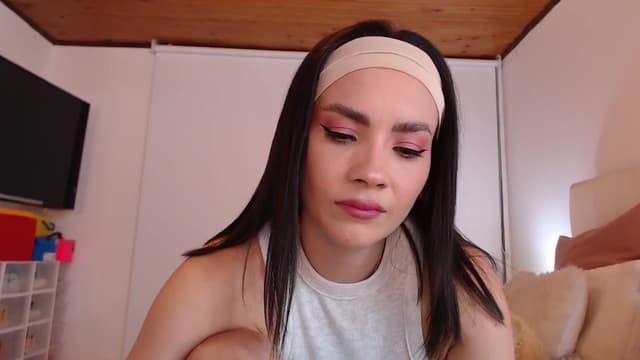 Gallery image thumbnail from AmyLi's myfreecams stream on, 12/14/2024, 06:32 image 17 of 20