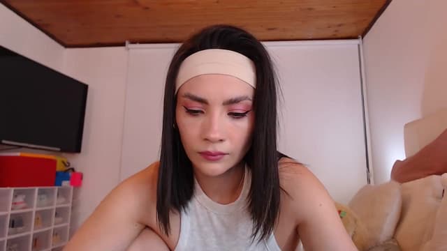 Gallery image thumbnail from AmyLi's myfreecams stream on, 12/14/2024, 06:32 image 2 of 20