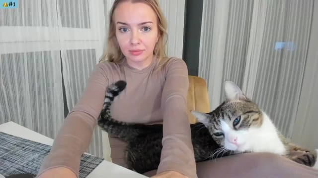 Gallery image thumbnail from Angie's myfreecams stream on, 12/28/2024, 06:47 image 7 of 20