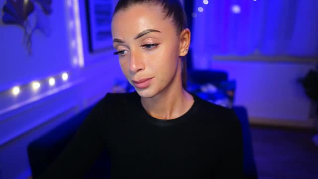 Gallery image thumbnail from Ann_w's myfreecams stream on, 01/15/2023, 18:54 image 8 of 20