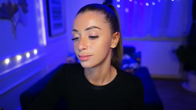 Gallery image thumbnail from Ann_w's myfreecams stream on, 01/15/2023, 20:07 image 15 of 20