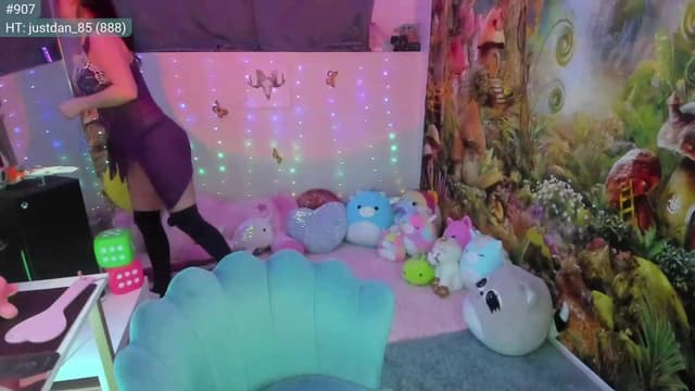 Gallery image thumbnail from April's myfreecams stream on, 03/29/2023, 05:26 image 3 of 20