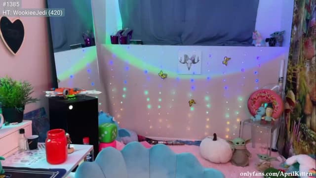 Gallery image thumbnail from April's myfreecams stream on, 09/07/2023, 04:01 image 9 of 20
