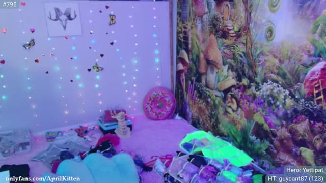 Gallery image thumbnail from April's myfreecams stream on, 03/27/2024, 03:56 image 5 of 20