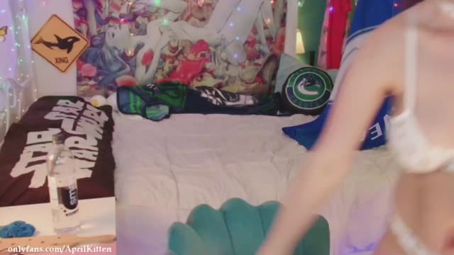 Gallery image thumbnail from April's myfreecams stream on, 05/20/2024, 06:37 image 18 of 20