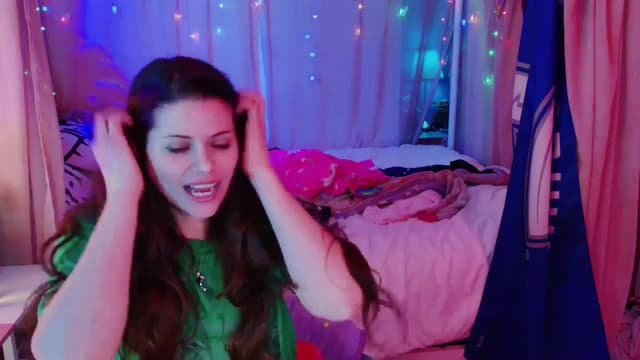 Gallery image thumbnail from April's myfreecams stream on, 01/05/2025, 08:33 image 18 of 20