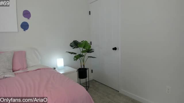 Gallery image thumbnail from AriaO's myfreecams stream on, 06/03/2023, 24:32 image 16 of 20