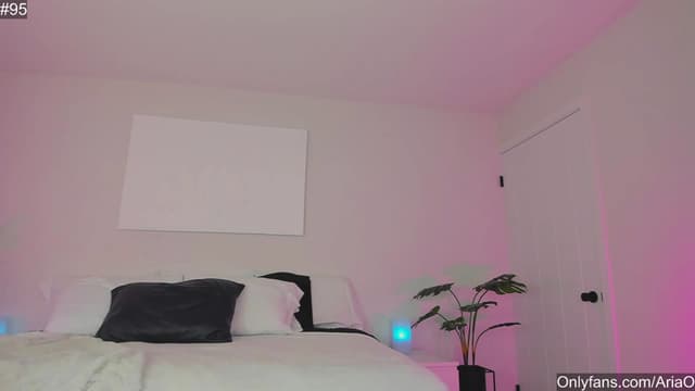 Gallery image thumbnail from AriaO's myfreecams stream on, 06/30/2023, 24:54 image 2 of 20