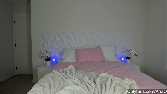 Gallery image thumbnail from AriaO's myfreecams stream on, 08/14/2023, 01:41 image 8 of 20