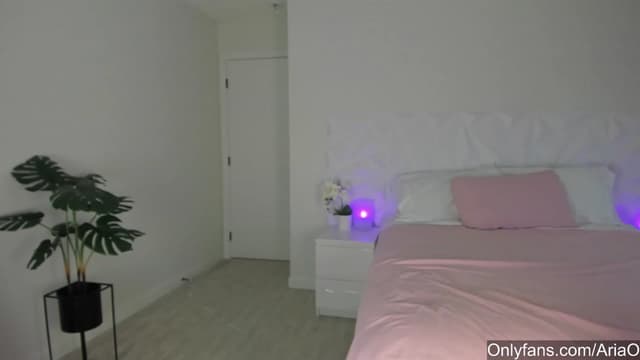 Gallery image thumbnail from AriaO's myfreecams stream on, 08/14/2023, 02:45 image 6 of 20