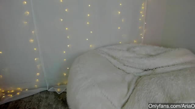 Gallery image thumbnail from AriaO's myfreecams stream on, 09/13/2023, 02:32 image 17 of 20