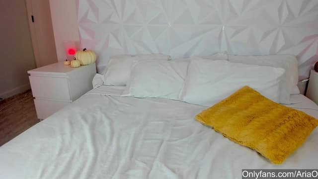 Gallery image thumbnail from AriaO's myfreecams stream on, 10/08/2023, 03:15 image 11 of 20