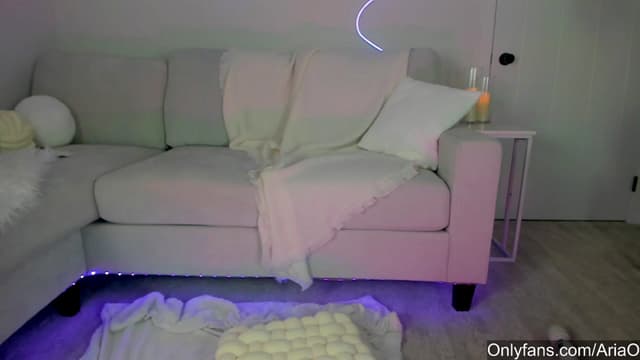 Gallery image thumbnail from AriaO's myfreecams stream on, 10/18/2023, 05:25 image 14 of 20