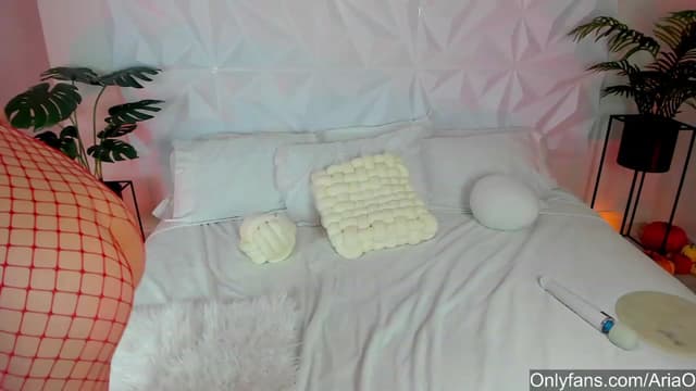 Gallery image thumbnail from AriaO's myfreecams stream on, 10/29/2023, 05:03 image 13 of 20