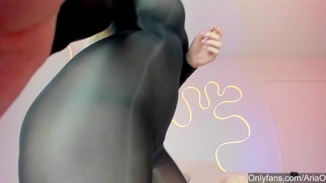 Gallery image thumbnail from AriaO's myfreecams stream on, 10/31/2023, 03:03 image 7 of 20