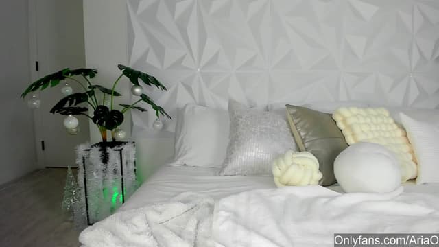 Gallery image thumbnail from AriaO's myfreecams stream on, 12/02/2023, 03:32 image 13 of 20