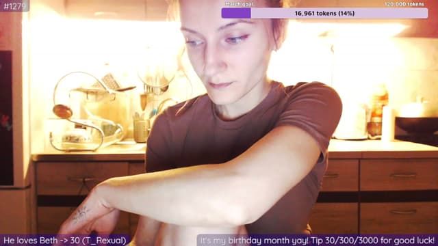 Gallery image thumbnail from Beth_'s myfreecams stream on, 03/11/2023, 24:08 image 8 of 20