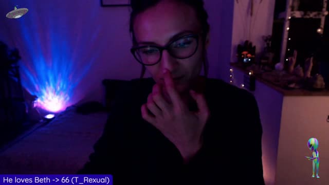 Gallery image thumbnail from Beth_'s myfreecams stream on, 04/19/2023, 23:40 image 14 of 20