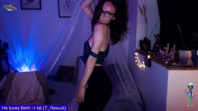 Gallery image thumbnail from Beth_'s myfreecams stream on, 05/02/2023, 24:22 image 3 of 20