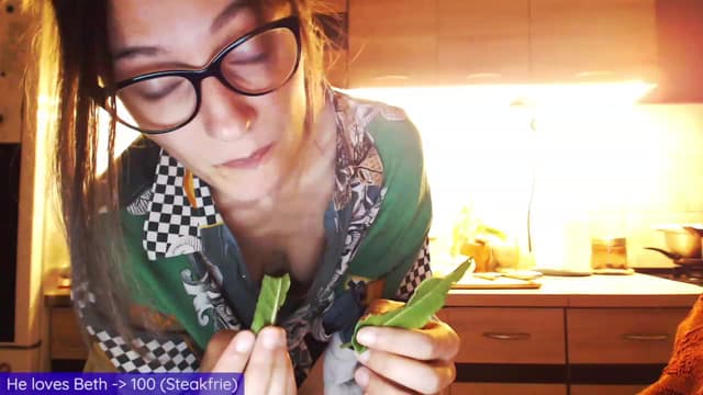 Gallery image thumbnail from Beth_'s myfreecams stream on, 05/05/2023, 24:33 image 10 of 20