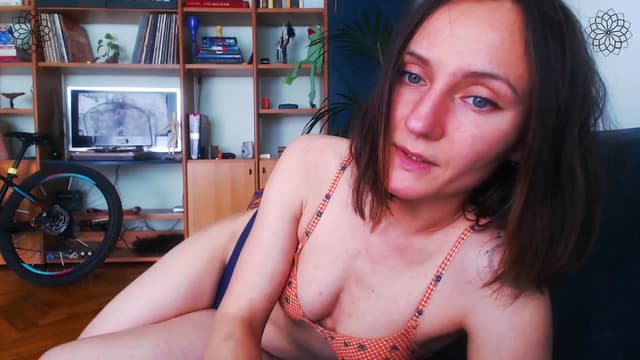 Gallery image thumbnail from Beth_'s myfreecams stream on, 04/25/2024, 14:29 image 14 of 20