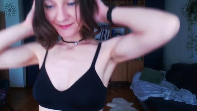 Gallery image thumbnail from Beth_'s myfreecams stream on, 05/06/2024, 13:13 image 17 of 20