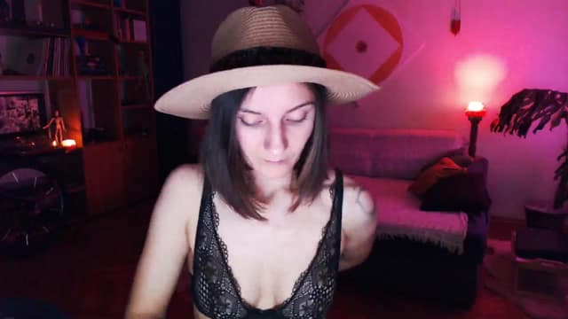 Gallery image thumbnail from Beth_'s myfreecams stream on, 05/25/2024, 20:45 image 17 of 20