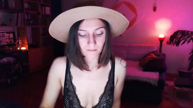 Gallery image thumbnail from Beth_'s myfreecams stream on, 05/25/2024, 20:45 image 14 of 20