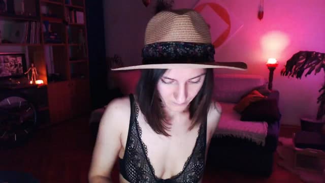 Gallery image thumbnail from Beth_'s myfreecams stream on, 05/25/2024, 20:45 image 16 of 20